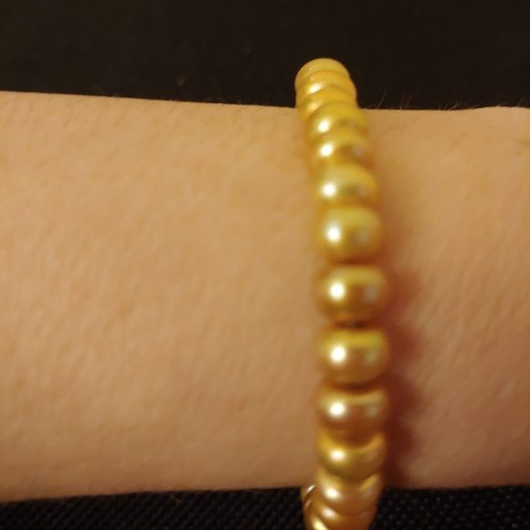 Golden Freshwater Pearl Stretch Bracelet - Picture 2 of 3